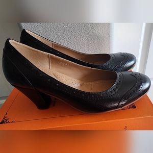 Mona Flying Women's Leather Pump